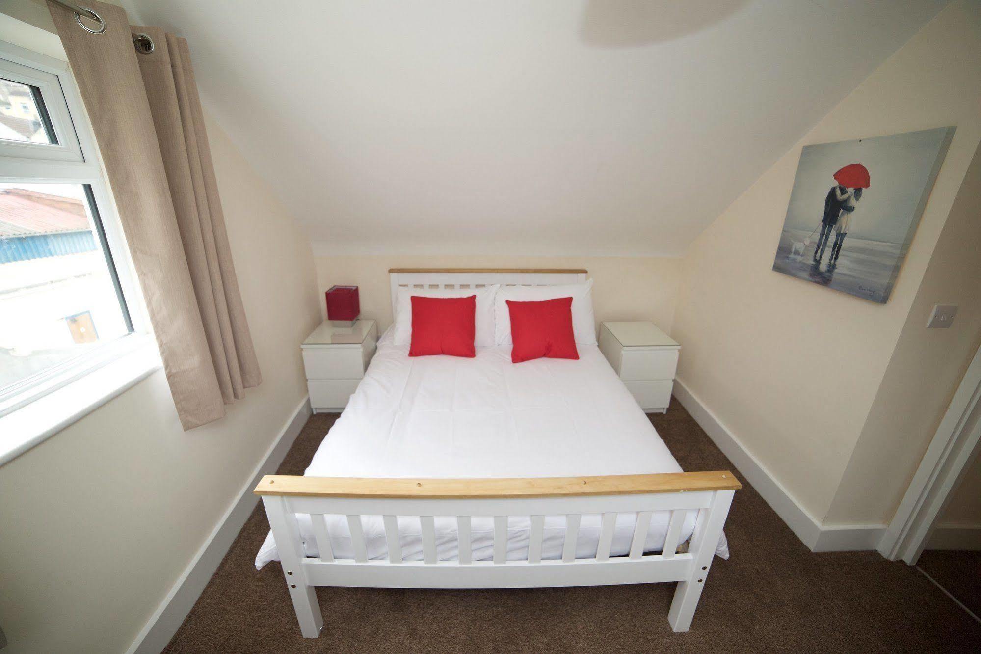 Bristol Serviced Lets - 152/154 Bath Road Dış mekan fotoğraf